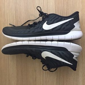 Men's Nike Free 5.0 Black and White Size 13 US